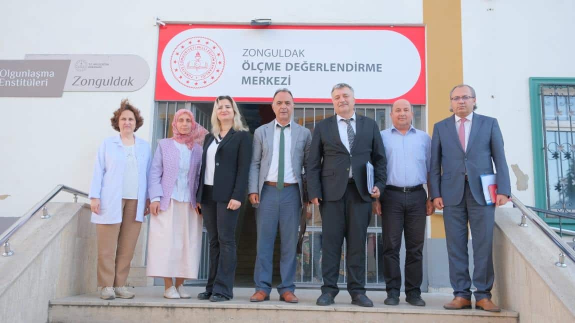 Sayın Zonguldak İl Milli Eğitim Müdürümüz Osman BOZKAN Kurumumuza Ziyarette Bulundu.